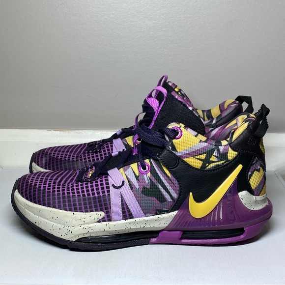 Nike Lebron Witness 7 SE GS Lakers Graffiti Sneakers Size 7Y Shoes - FD0209-001 - Picture 2 of 16